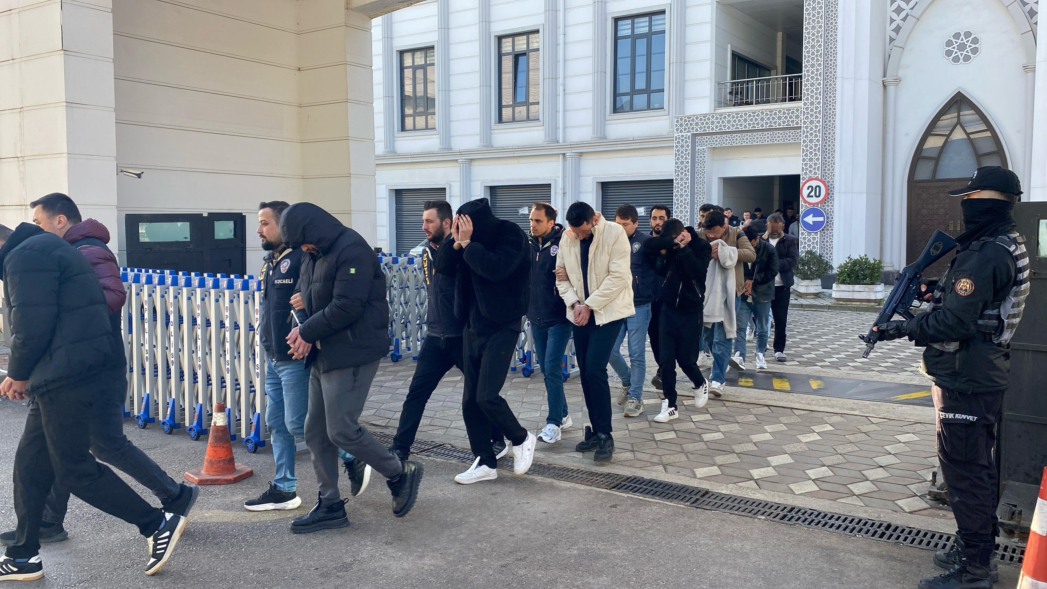 Kocaeli merkezli 5 ilde operasyon Sahte bungalov ilaniyla 120 milyonluk vurgun1