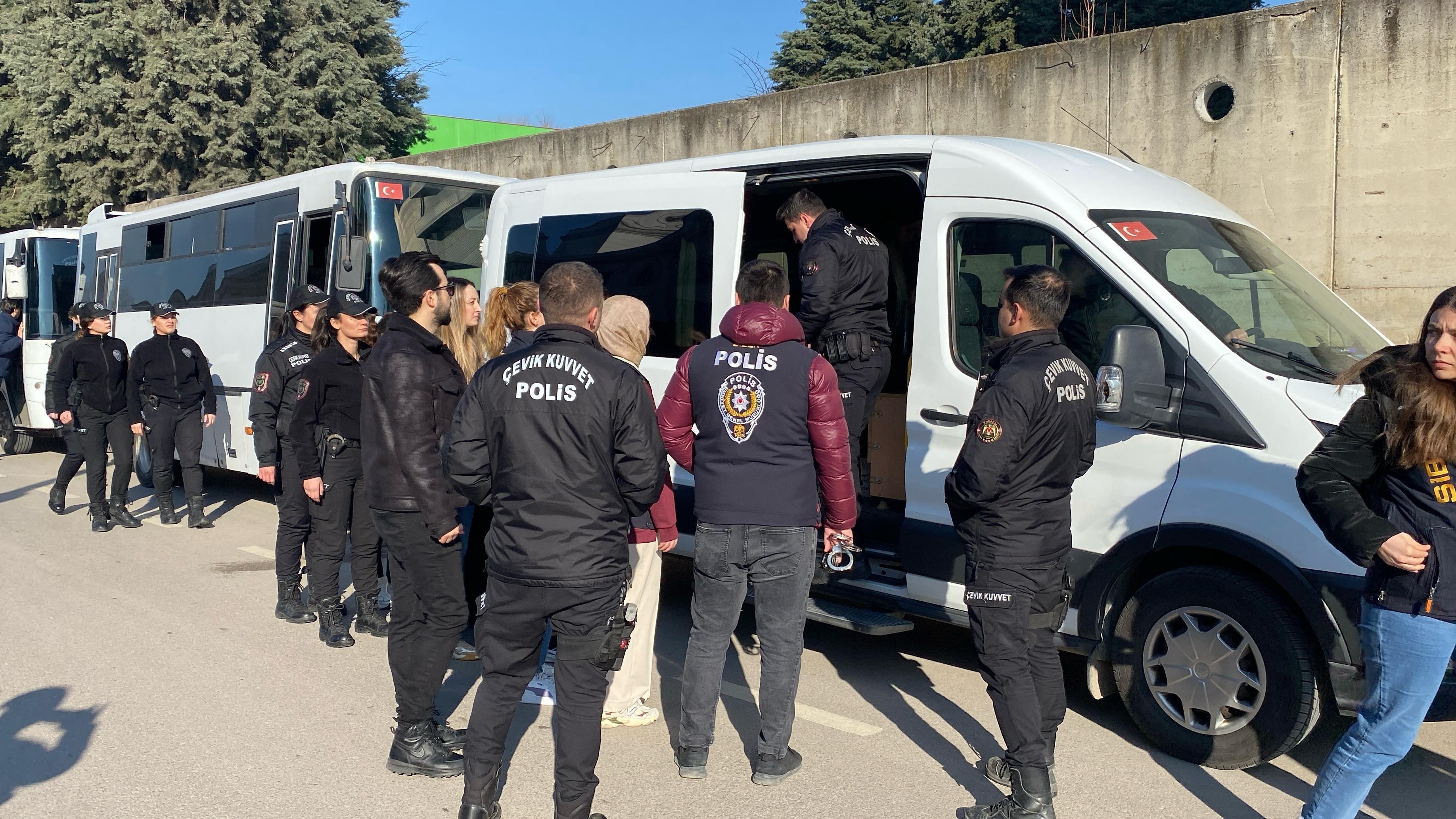 Kocaeli merkezli 5 ilde operasyon Sahte bungalov ilaniyla 120 milyonluk vurgun4