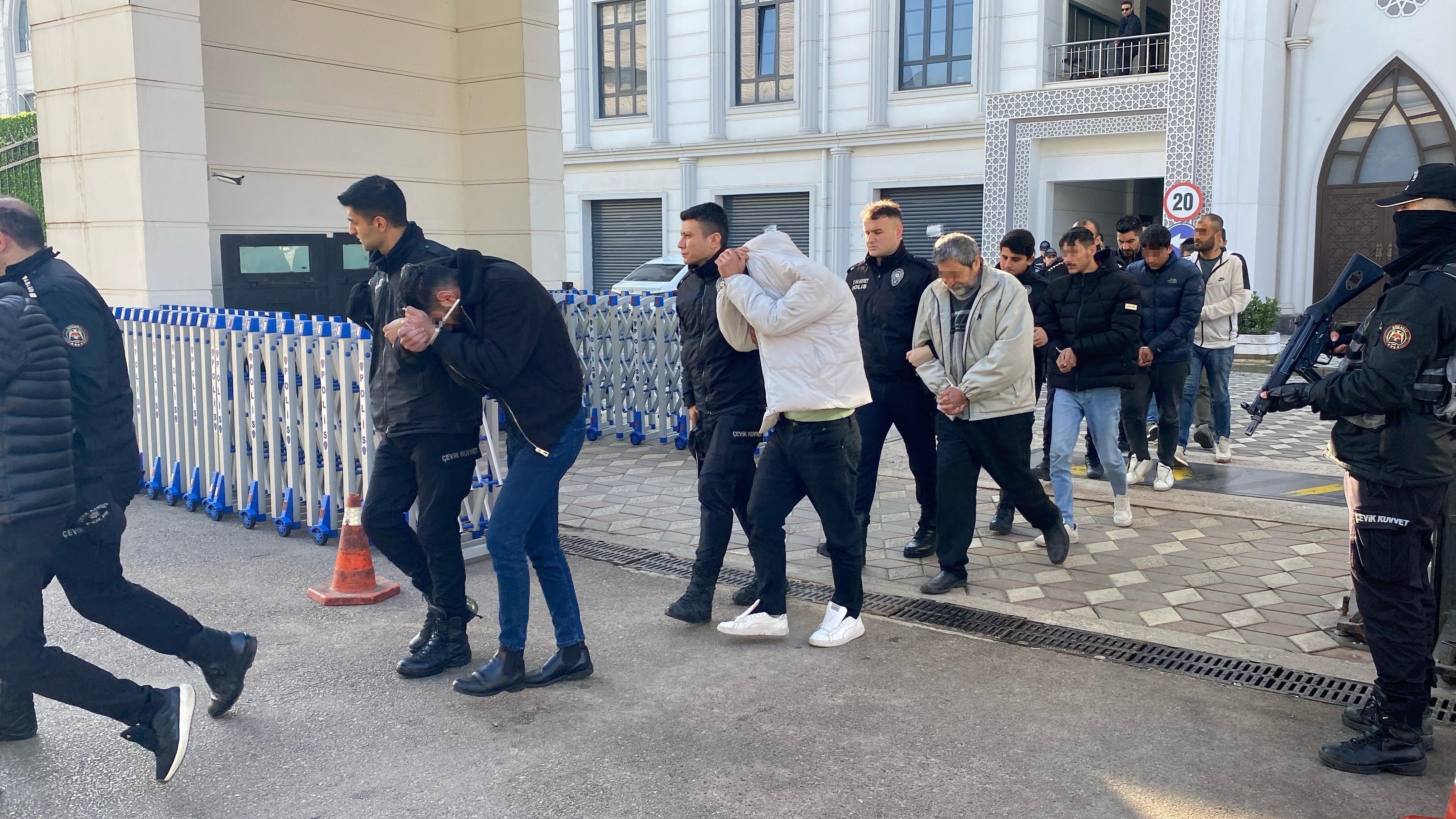 Kocaeli merkezli 5 ilde operasyon Sahte bungalov ilaniyla 120 milyonluk vurgun5