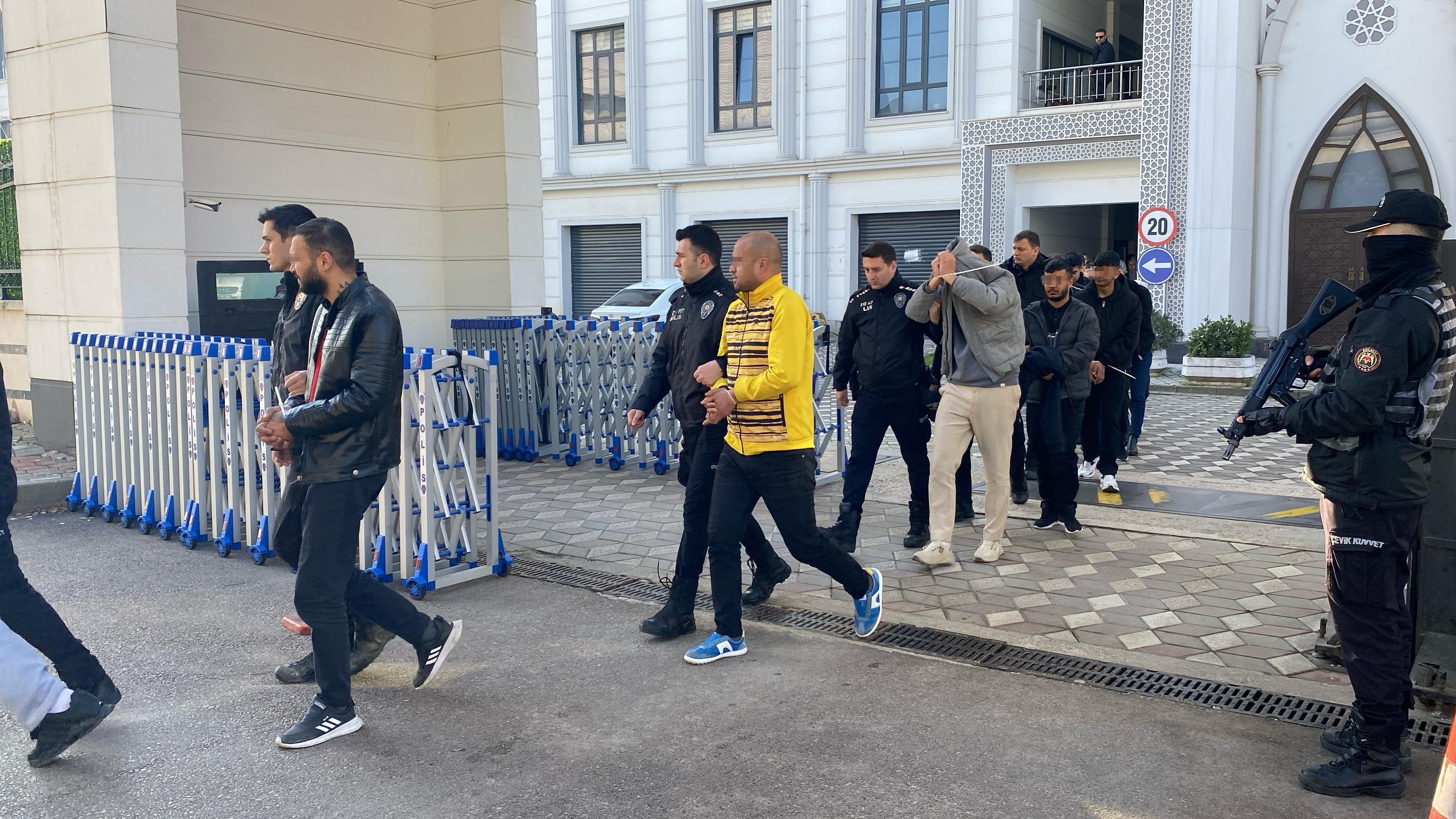Kocaeli merkezli 5 ilde operasyon Sahte bungalov ilaniyla 120 milyonluk vurgun7