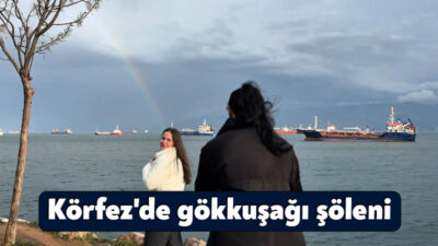 Kocaeli'de yağmurun ardından gökkuşağı belirdi. Körfez'de seyreden gemilerle birlikte ortaya