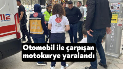 Kocaeli'nin Gebze ilçesinde otomobil ile çarpışan motokurye yaralandı.