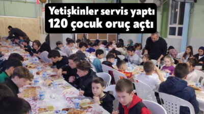 Kocaeli'nin İzmit ilçesindeki Mevlana Camisi'nde düzenlenen iftar programında 120 çocuk,