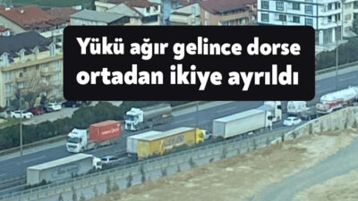 Kocaeli'de saç rulosu taşıyan tırın yükü ağır gelince dorsesi ortadan