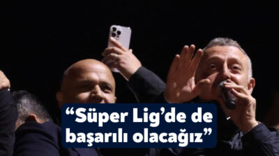 Kocaelispor’un şampiyonluk kutlamalarına katılarak takım otobüsü üzerinde halkın mutluluğuna ortak