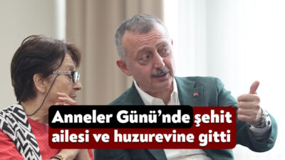 Kocaeli Büyükşehir Belediye Başkanı Doç.Dr.Tahir Büyükakın, Anneler Günü dolayısıyla önce