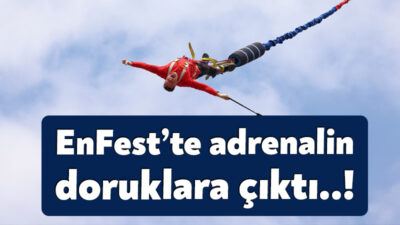 Gençlerin heyecanla beklediği EnFest’te Milli İrade Meydanı’nda kurulan bungee jumping