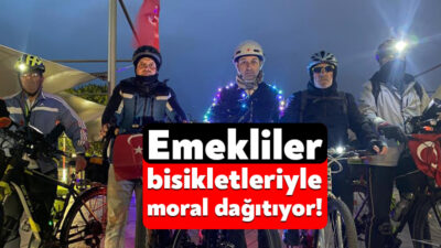 Kocaeli'nin İzmit ilçesinde bir grup emekli, ses sistemleriyle donattıkları bisikletleriyle