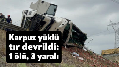 Kocaeli'nin Gebze ilçesinde karpuz yüklü tırın devrilmesi sonucu meydana gelen