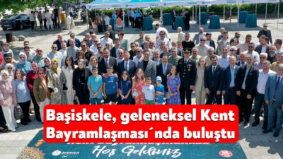 Başiskele 31. Geleneksel Kent Bayramlaşması'nda Başiskele halkı, Kurban Bayramı'nın sevincini
