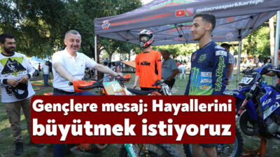 Kocaeli Büyükşehir Belediye Başkanı Doç.Dr.Tahir Büyükakın, gazeteci ve televizyon sunucusu