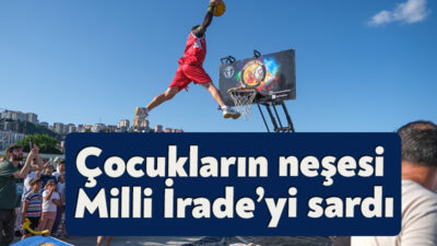 Kocaeli Büyükşehir Belediyesi’nin İzmit Milli İrade Meydanı’nda gerçekleştiği Karneval Kılavuz