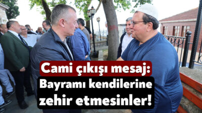 Kocaeli Büyükşehir Belediye Başkanı Doç.Dr.Tahir Büyükakın, bayram namazı çıkışı yaptığı