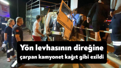 Kocaeli'nin İzmit ilçesinde yol ayrımındaki yön levhasının direğine çarpan kamyonetin