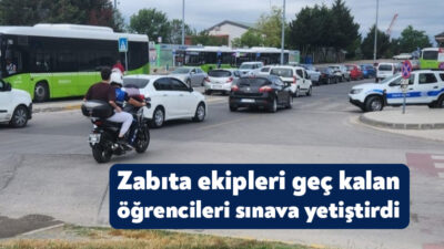 Kocaeli'de, Yükseköğretim Kurumları Sınavı'na geç kalan öğrenciler, zabıta ekipleri tarafından