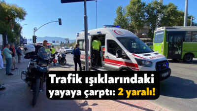 Kocaeli'nin İzmit ilçesinde trafik ışıklarında yolun karşısına geçmeye çalışan yayaya