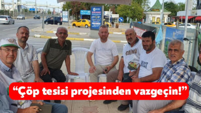 Kocaeli Büyükşehir Belediyesi önünde Kandıra'ya yapılması planlanan çöp tesisi için