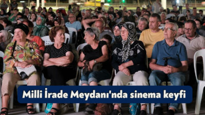 Kocaeli Büyükşehir Belediyesi’nin Milli İrade Meydanı'nda organize ettiği sinema akşamları