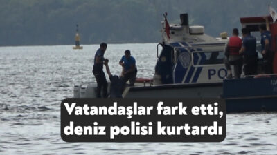 Kocaeli’nin İzmit ilçesinde vatandaşların denizin üzerinde bir insanın hareketsiz durduğu