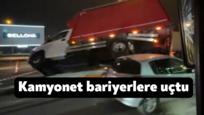 Kocaeli'nin Gebze ilçesinde otomobille çarpışan kamyonet, bariyerlere çıkarak durabildi. Kazada