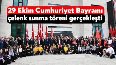Cumhuriyetimizin 102. yılı kutlama programı kapsamında Başiskele Kent Meydanı’nda Atatürk