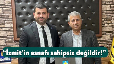İYİ Parti İzmit İlçe Başkanı Haluk Tamyüksel, ilçe yöneticileriyle birlikte