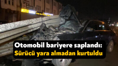 Kocaeli'de seyir halindeki otomobil bariyere saplanarak kullanılamaz hale geldi, sürücü