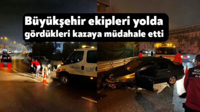 Kocaeli Büyükşehir Belediyesi ekipleri, denk geldikleri trafik kazasına müdahale