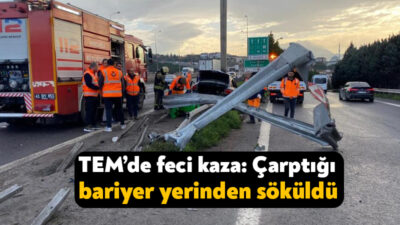 TEM Otoyolu'nun Kocaeli geçişinde demir bariyerleri parçalayan ve yön tabelasına
