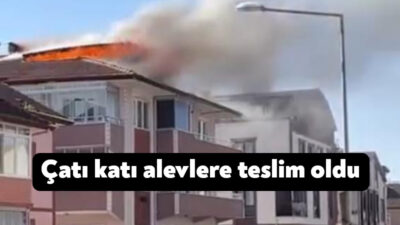 Kocaeli'nin Kartepe ilçesinde 4 katlı binanın çatı katında çıkan yangın,