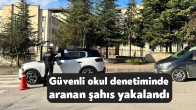 Kocaeli'nin Çayırova ilçesinde polis ekiplerince okullar ve çevresinde gerçekleştirilen "Güvenli