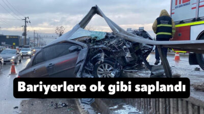 Kocaeli'de yağışlı hava nedeniyle kayganlaşan yolda kontrolden çıkan otomobil, bariyerlere