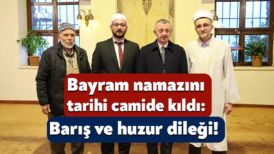 Kocaeli Büyükşehir Belediye Başkanı Tahir Büyükakın, bayram namazını Tarihi Orhan