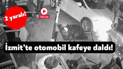 Kocaeli’nin İzmit ilçesinde kontrolden çıkan otomobil kafeye girdi. 2 kişinin