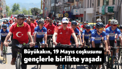 Kocaeli Büyükşehir Belediye Başkanı Tahir Büyükakın, 19 Mayıs kutlamaları kapsamındaki
