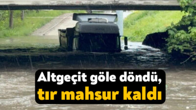 Kocaeli'nin İzmit ilçesinde yağışın ardından derenin taşması sonucu sularla dolan