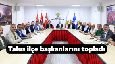 AK Parti Kocaeli İl Başkanı Şahin Talus, İl Başkanlığı’nda düzenlenen