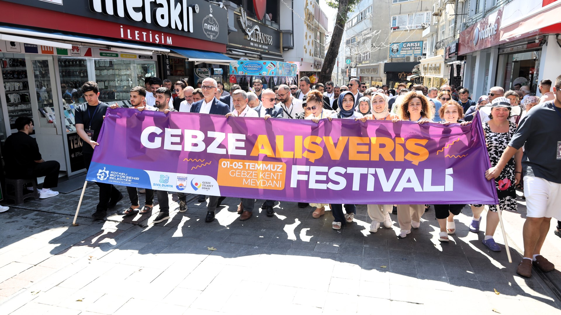 4.Gebze Alisveris Festivaline renkli acilis 4