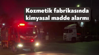 Kocaeli’nin Gebze ilçesinde kozmetik üretimi yapılan bir fabrikada asansör kabinindeki