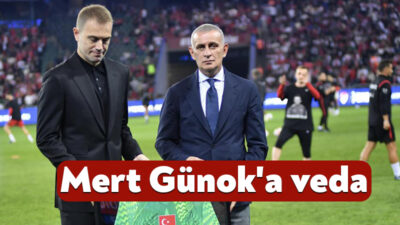 Milli takım kariyerini noktalayan Fenerbahçeli kaleci Mert Günok'a, Fransa-Türkiye milli